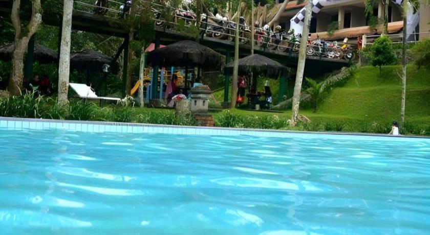 Augusta Sukabumi Hotel Exterior foto
