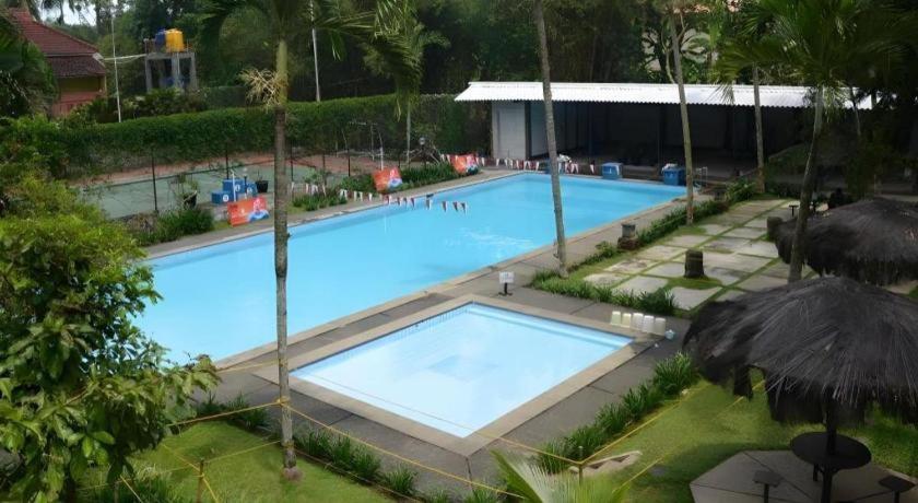 Augusta Sukabumi Hotel Exterior foto